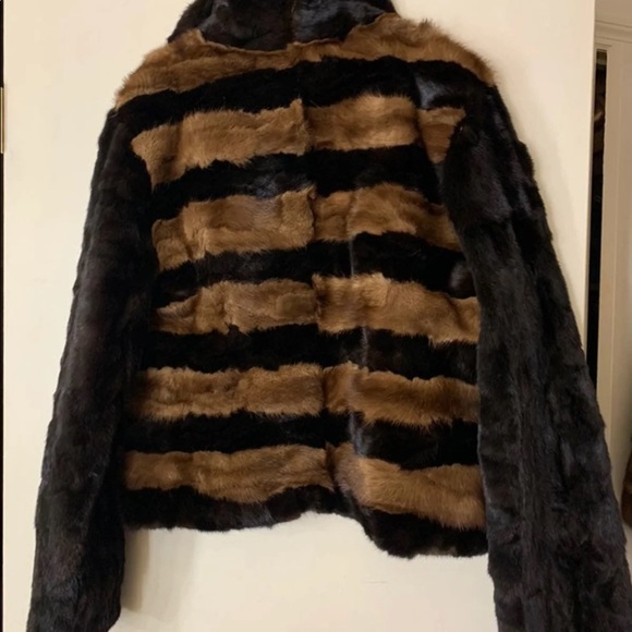 Beautiful well kept short sable jacket, lining an side pockets. Normal wear - Picture 5 of 6